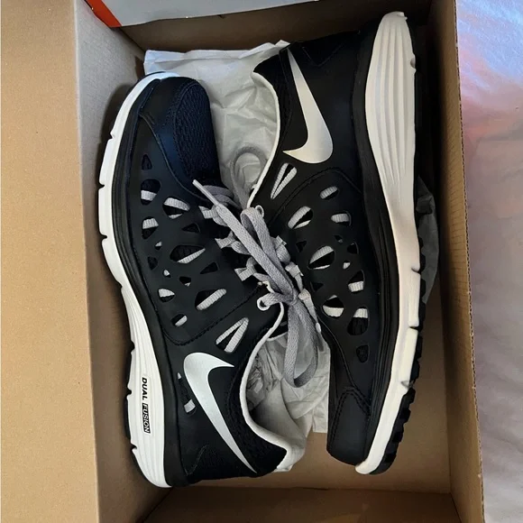 Nike Women’s Black Dual Fusion 2 Running Shoes Size 8 NEW 🔥 - Picture 1 of 8